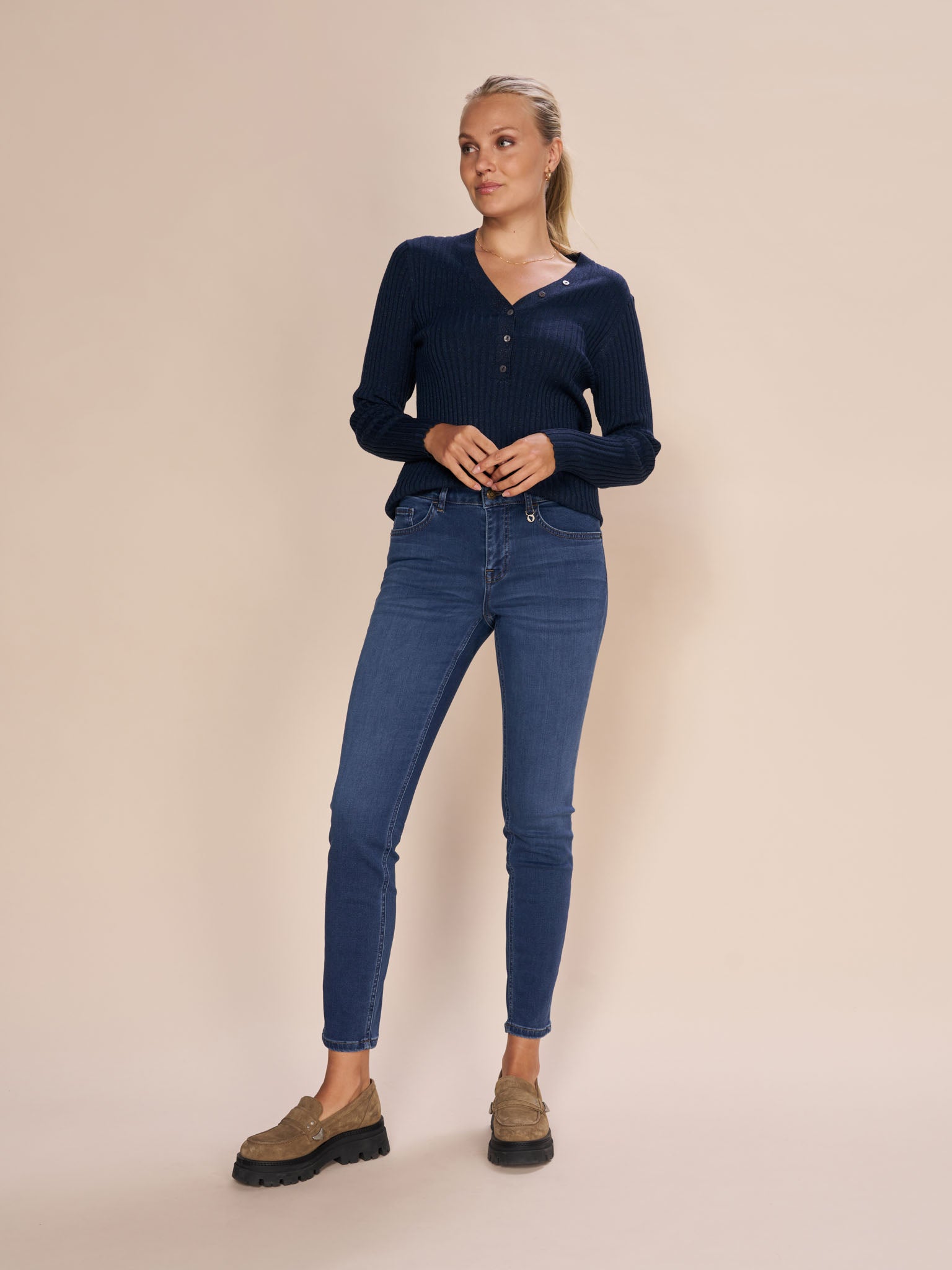 Modelshot / Pageant Blue / Detail